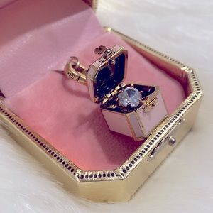 🩷PRICE IS FIRM🩷Juicy Couture Jewelry Box With CZ Heart Diamond Charm Like New